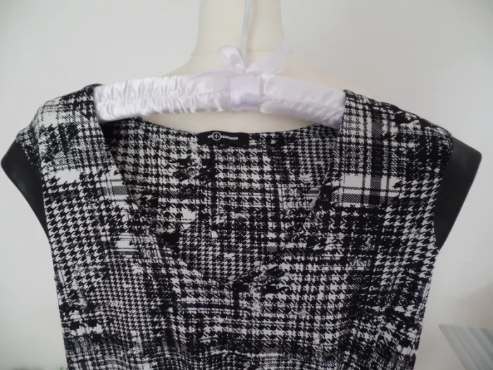 Robe droite_chic_Motifs noir & blanc - photo numéro 2