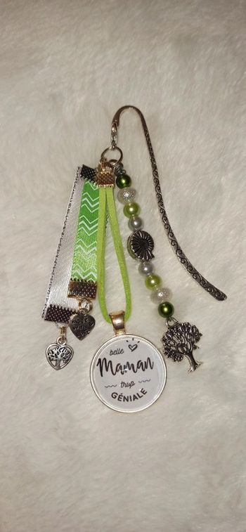 Cadeau belle maman, bijoux de sac ou marque page " belle maman trop géniale "