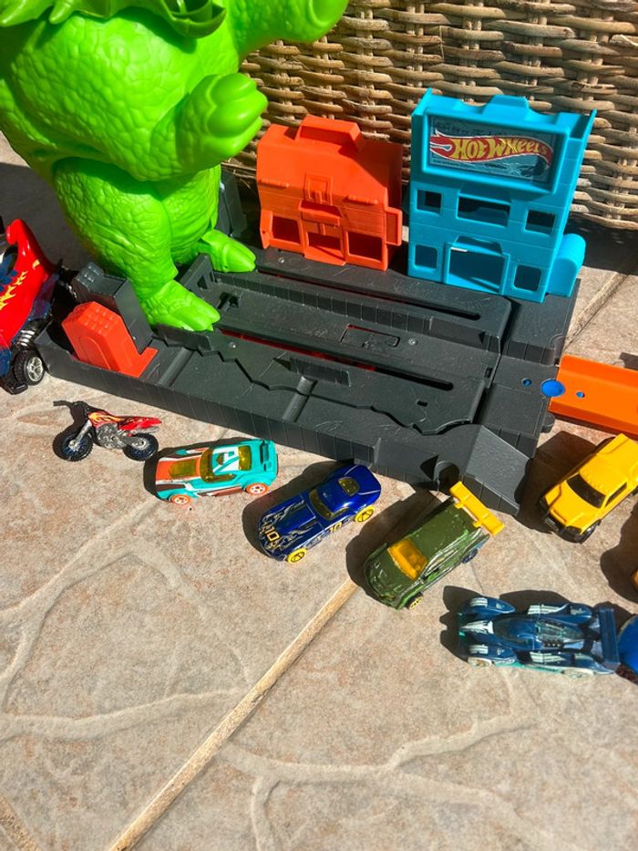 Jouet 🧸 Lot hot wheels city attaque du tricératops + voiture - photo numéro 4