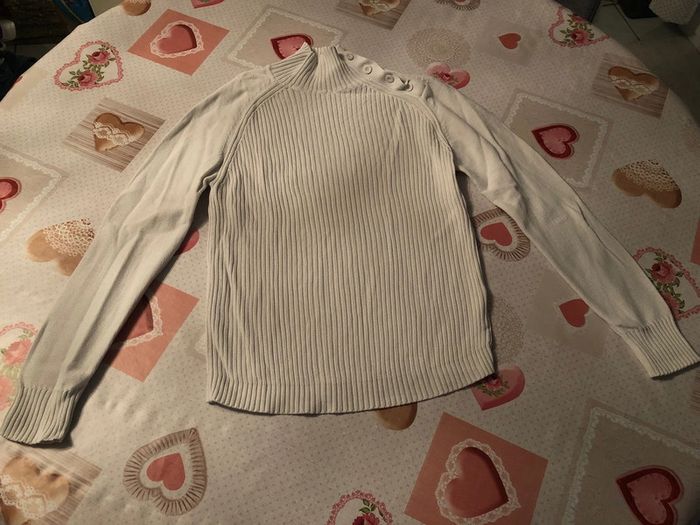 Pull blanc col bouton
