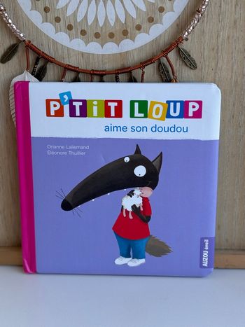 Livre p’tit loup aime son doudou 