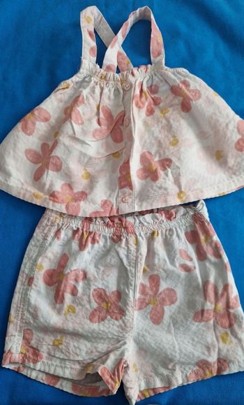 Ensemble short top 23 mois
