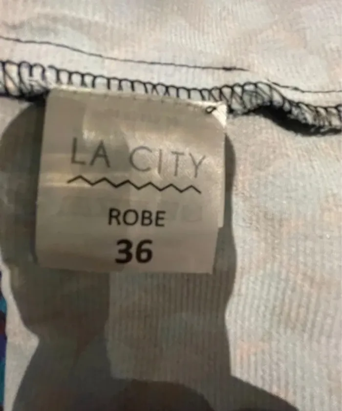 Jolie robe col V La City taille 36-S neuve - photo numéro 8