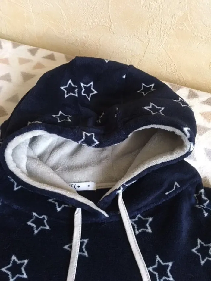 Poncho bleu étoilé blanc à capuche Pilou Pilou cocooning Taille M NEUF - photo numéro 3