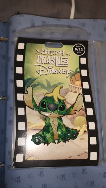 Pin's stitch crashes le livre de la jungle