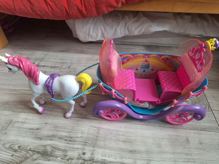 Carrosse barbie et son cheval