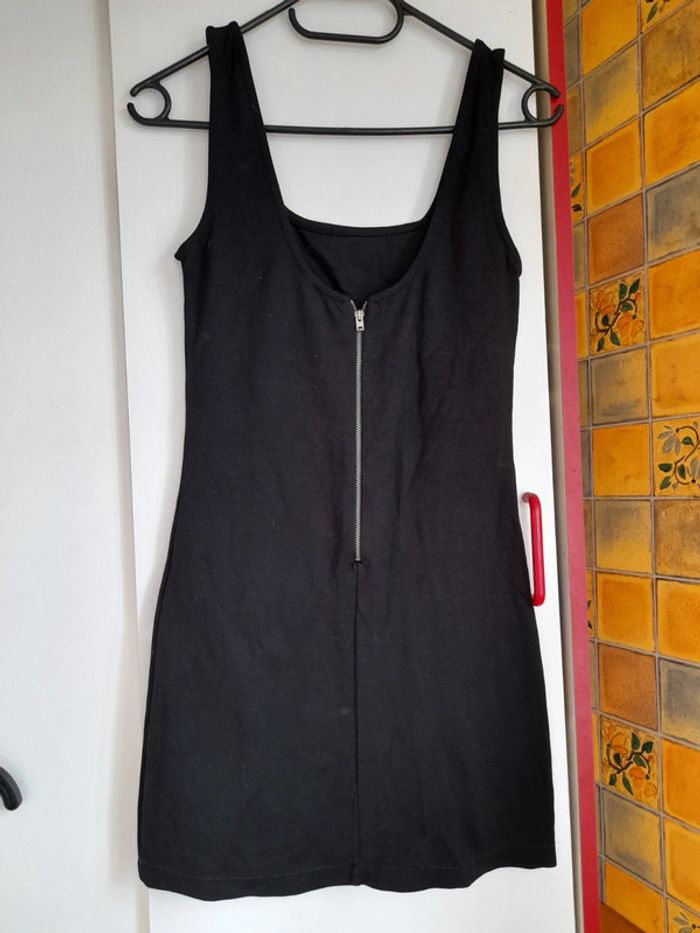 Robe noire - photo numéro 2