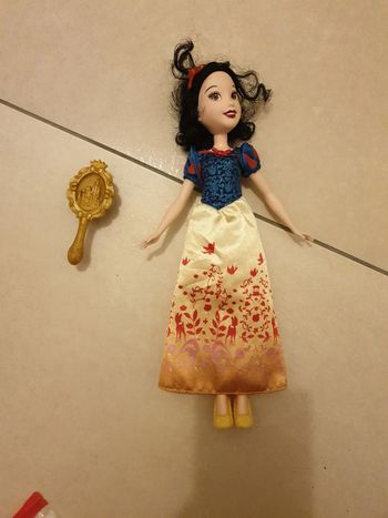 Barbie blanche neige