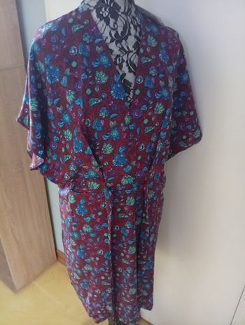 Jolie robe imprimée florale manches/kimono longueur genou