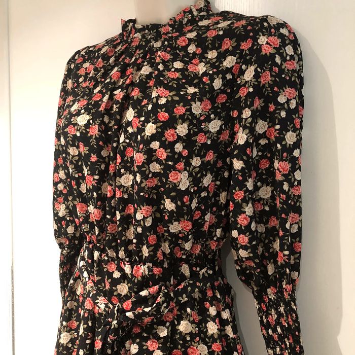Robe fleurs  noir rose crème  beige taille S shein - photo numéro 7
