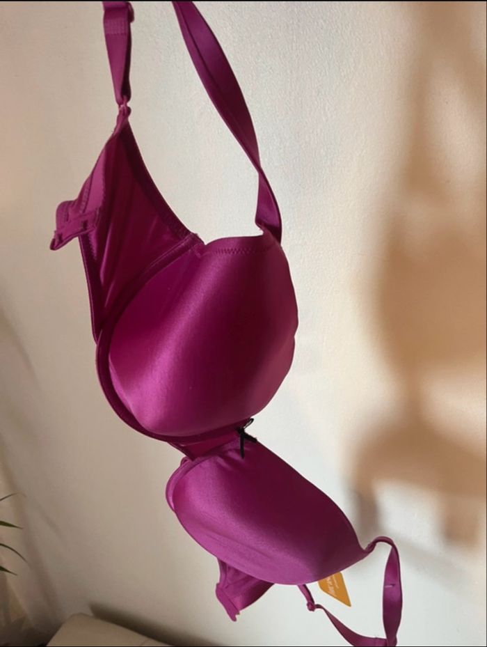 ✨ Soutien-gorge rose fuchsia effet satiné 85G – Neuf - photo numéro 2