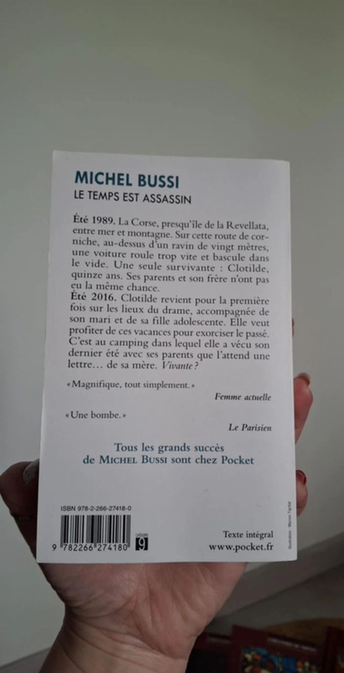 • Livre Bussi ~ Le temps est assassin • - photo numéro 4