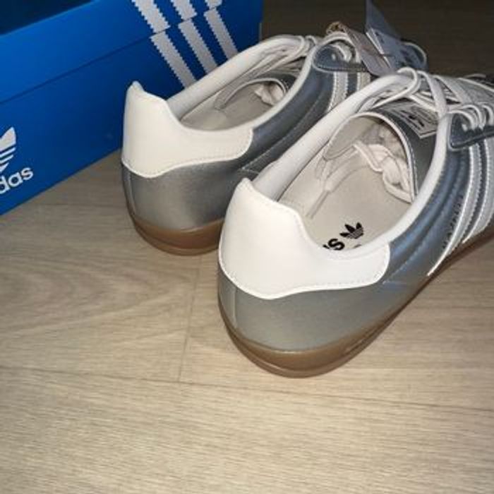 Basket Adidas Gazelle Indoor en cuir Taille 43 Argenté Neuves - photo numéro 8