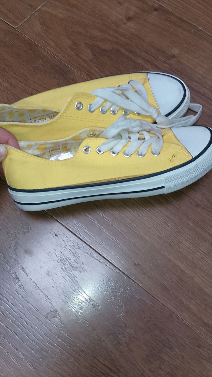 Basket, chaussure style " converse " jaune P. 38 - photo numéro 4