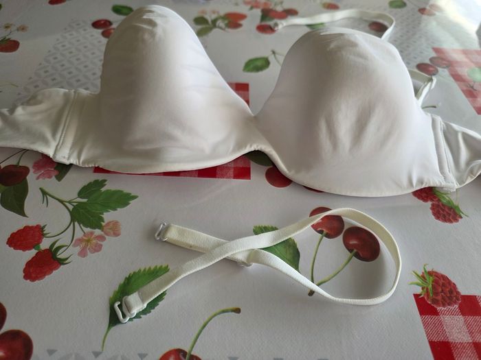 SOUTIEN-GORGE BLANC BANDEREAU BRETELLES AJUSTABLES AMOVIBLE AGRAPHE DOS MARQUE ETAM TAILLE 85D - photo numéro 2