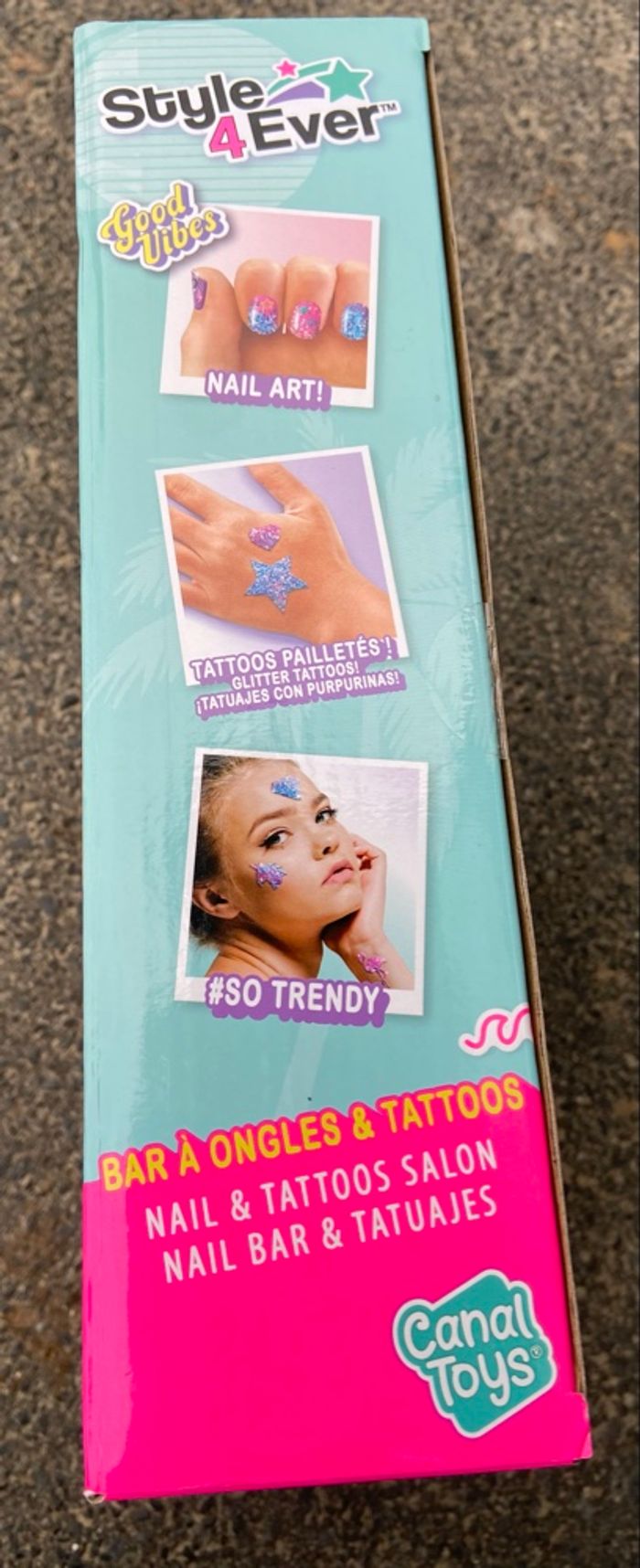 Bar à ongles et tattoos neuf