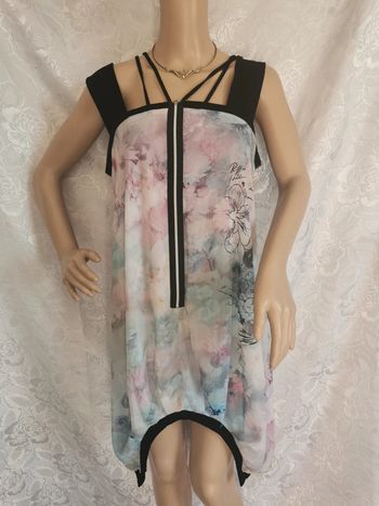 Robe. Bleu. Rose. Taille 40. La Mode Est À Vous