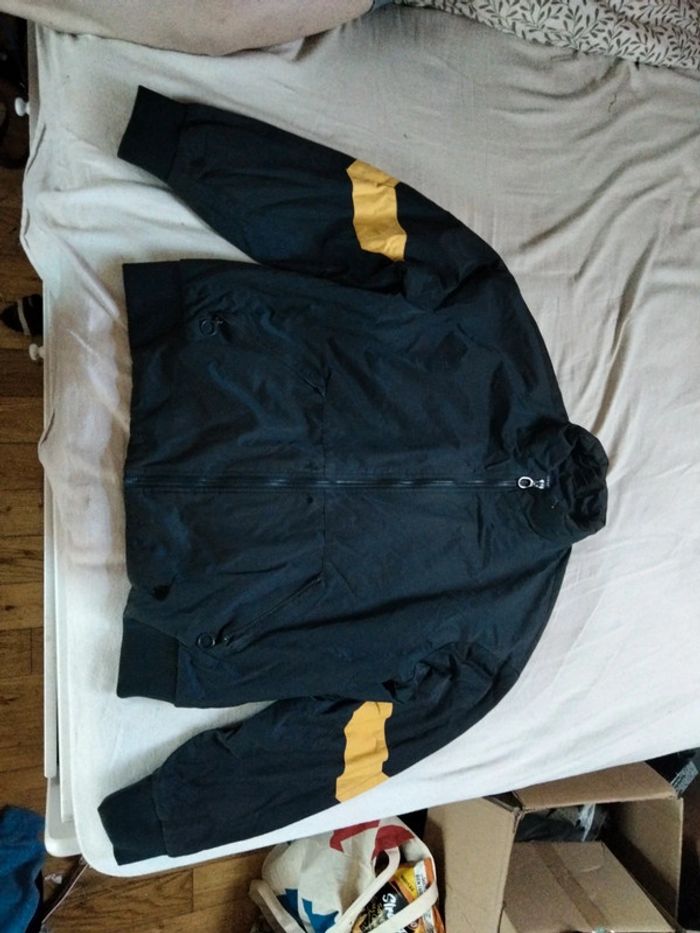 Veste noir et jaune Kiabi Taille XL - photo numéro 2
