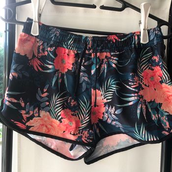 Short fille