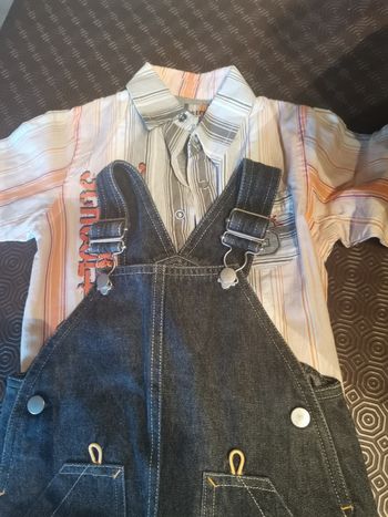 Salopette et chemise