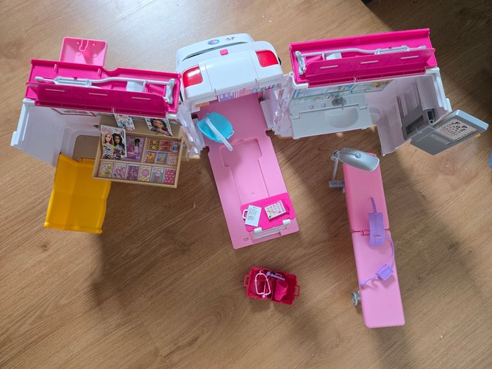 Véhicule médical Barbie - photo numéro 2