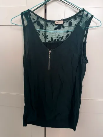 T-shirt dentelle vert foncé
