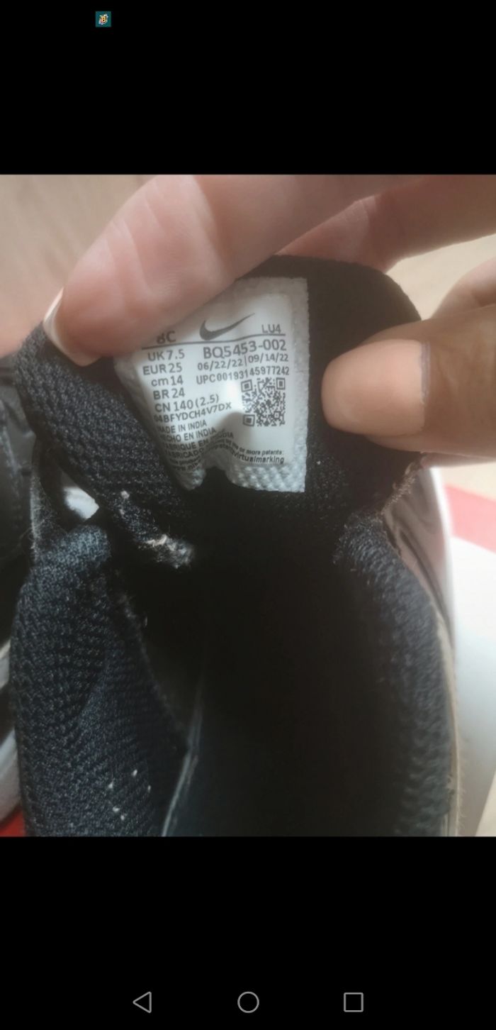 Baskets nike noir et blanche en très bon état - photo numéro 7