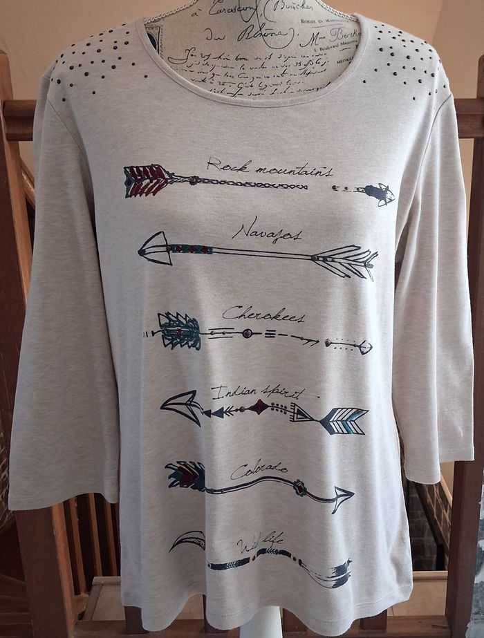 Pull fin beige imprimé, brodé et avec des sequins - photo numéro 1