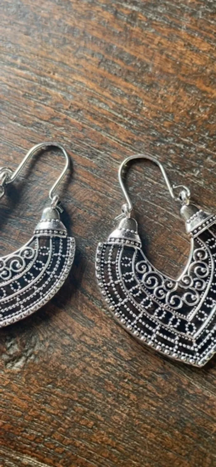 Magnifique paire de boucles d’oreilles argentées, comme neuf - photo numéro 6