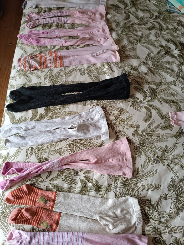 Lot de plus de 60 vêtements fille 18-24 mois en parfait état ou comme neuf. - photo numéro 9