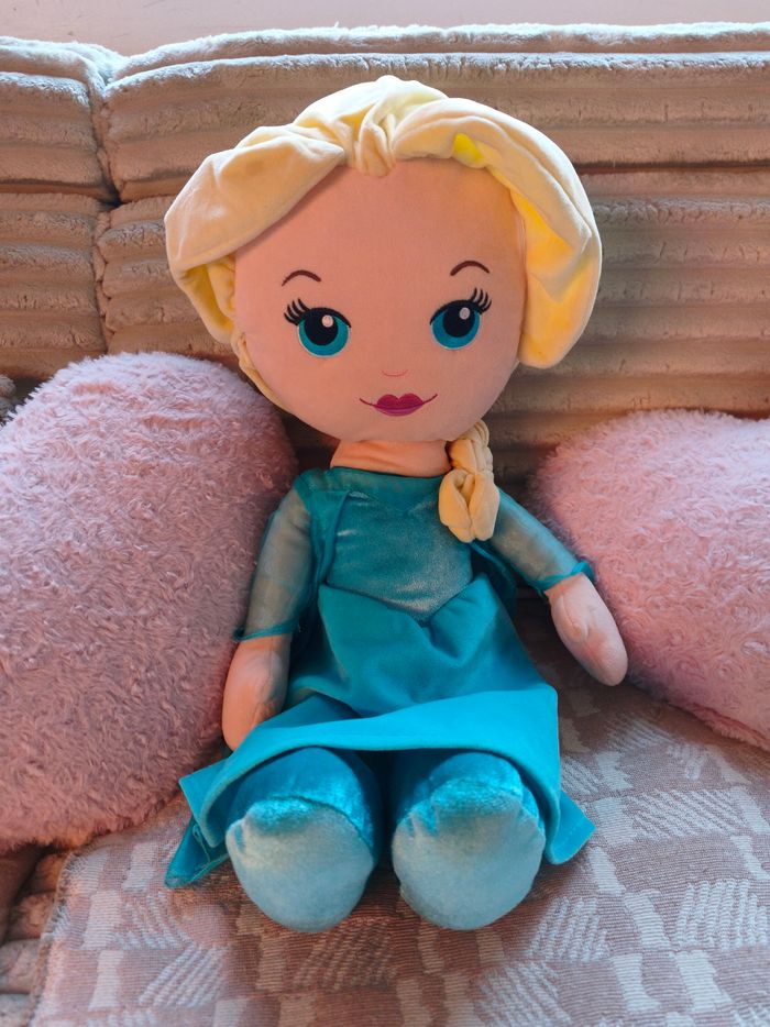 P peluche reine des neiges