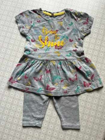 Ensemble t-shirt et legging papillon