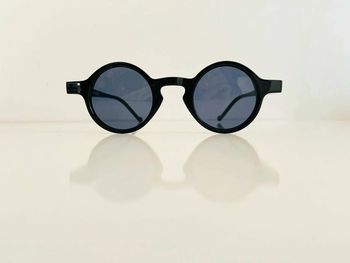 Lunette de soleil ronde noire mixte taille small uvprotection catégorie 3