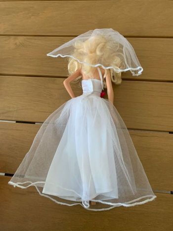 Superbe barbie mariée - photo numéro 4