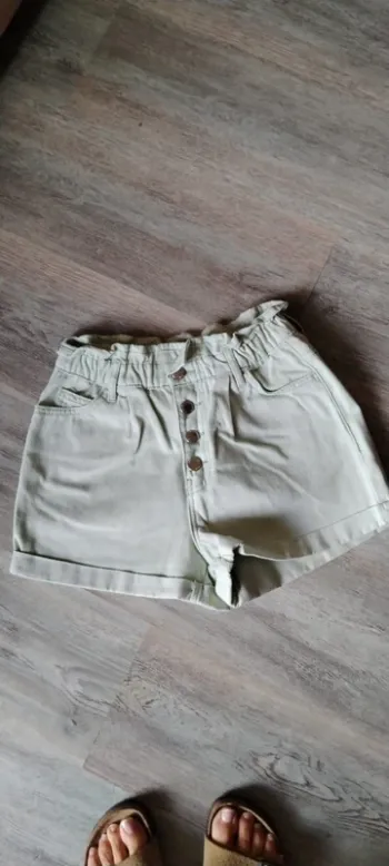 Short taille semi-haute
