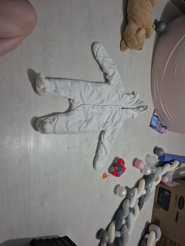 Combipilote blanc avec oreilles / chat 9mois