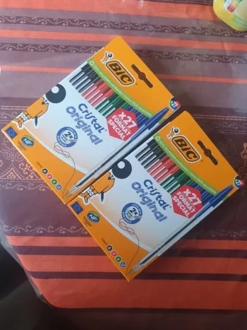 Lot de 54 bic crystal