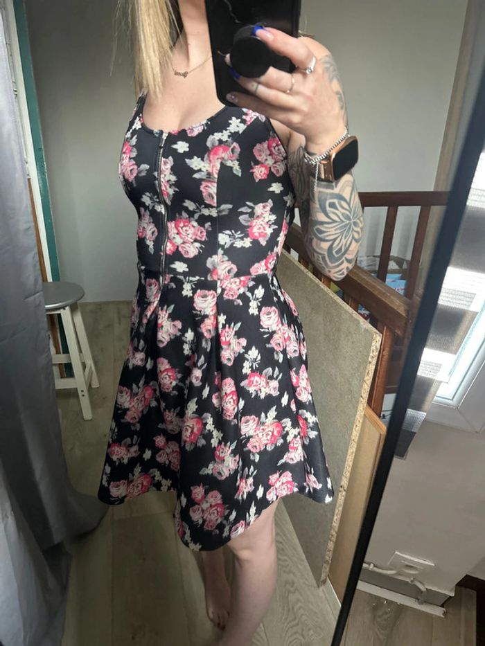 Robe patineuse fleurie - photo numéro 2