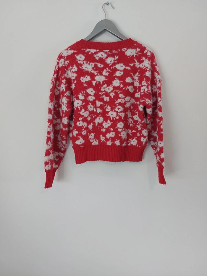 Pull rouge mailles motifs fleurs blanches Cache Cache taille M coupe loose cosy - photo numéro 3