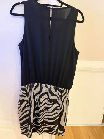 Robe longue noire sans manches