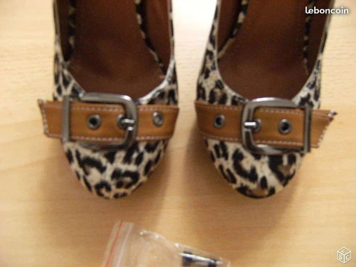 Escarpins avec plateforme pointure 37 - Très bon état - photo numéro 2