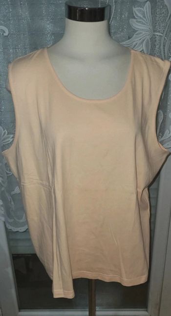 Tee-shirt beige sans manches – Simplicité et confort