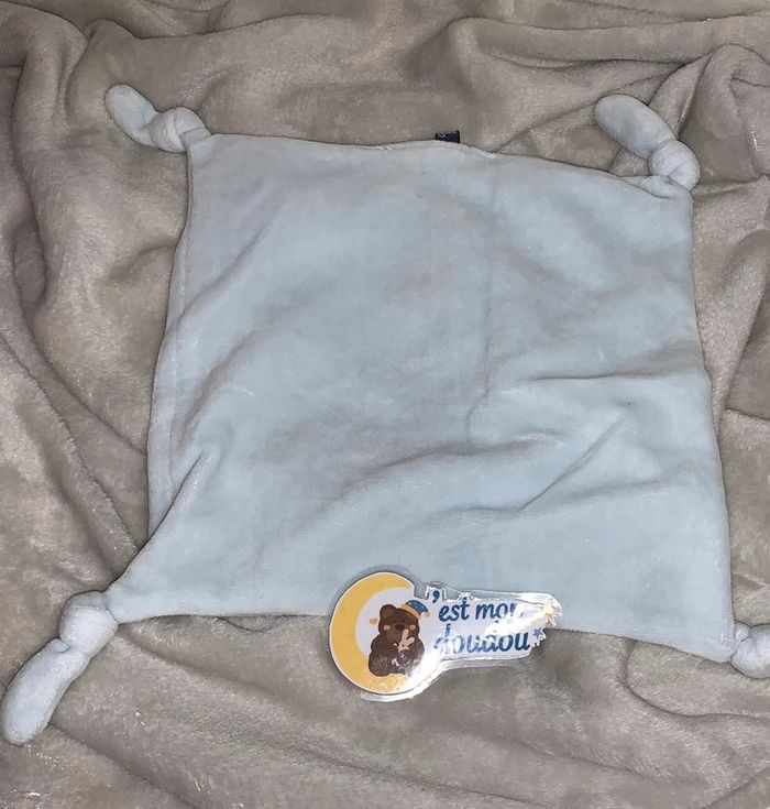 DY62 doudou Mickey disney - photo numéro 2