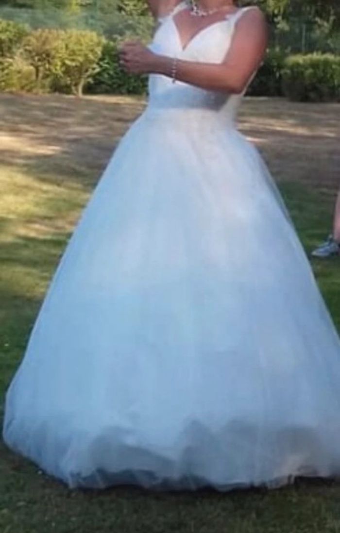 Robe de mariée t40 + voile neuf  + jarretière neuve offerts - photo numéro 4