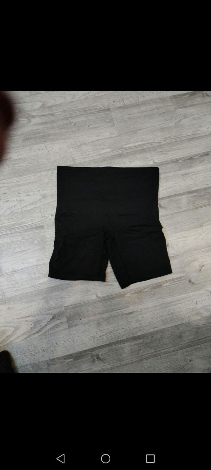 Short gainant et remonte fesses