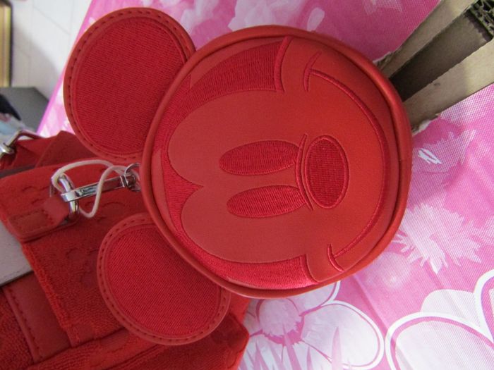 loungefly mickey rouge avec porte monnaie - photo numéro 5