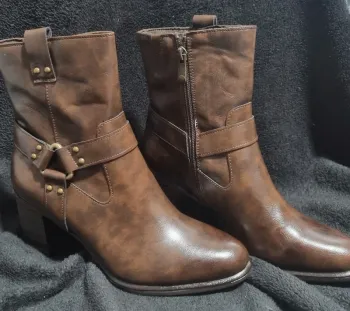 Paire De Bottines A Talon Marron