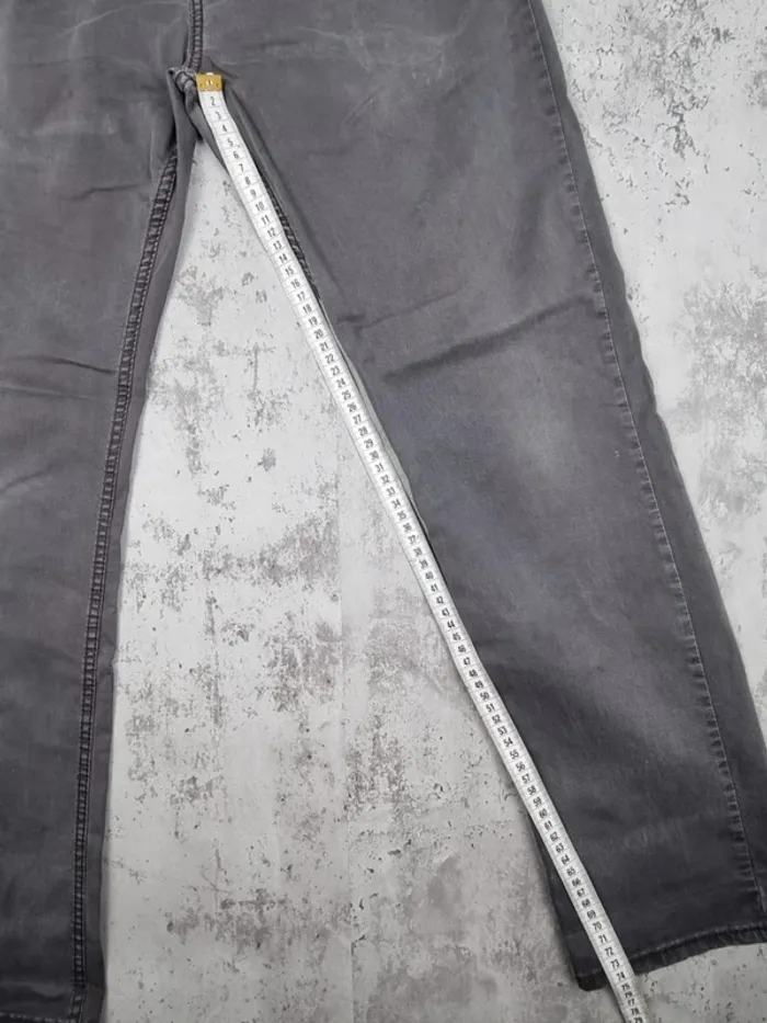 Jeans Wrangler Slim Straight gris – Taille 30x30 Hommes (mesures en photos) - photo numéro 4