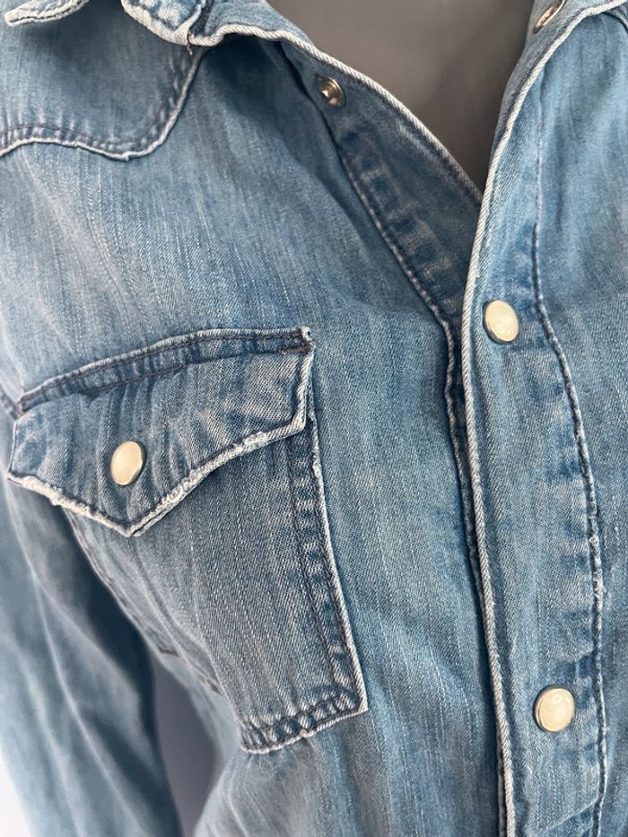 Chemise/veste en jean Sandro taille M effet usé - photo numéro 3