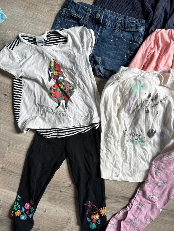 Lot 6 ans fille pyjama pull teeshirt gilet short jupe robe - photo numéro 2
